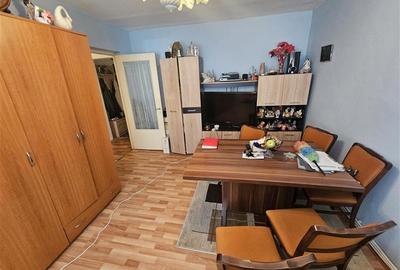 Apartament cu 3 camere decomandat, mobilat în Micro IV - 24