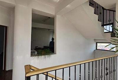 Spațiu comercial, de 240 mp, în Est - 16