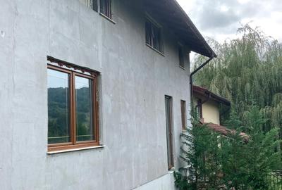 Casă cu 5 camere cu Teren 1000 Mp în Central - 13