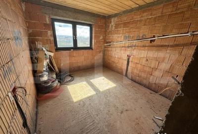 Casă cu 4 camere cu Teren 250 Mp în Micești - 2