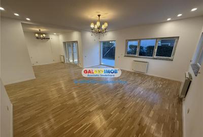 Casă cu 6 camere cu Garaj în Central