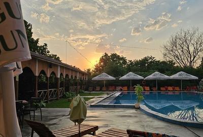 Casă cu 6 camere cu Teren 2000 Mp în Central - 1