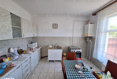 Casă cu 3 camere cu Canalizare în Central