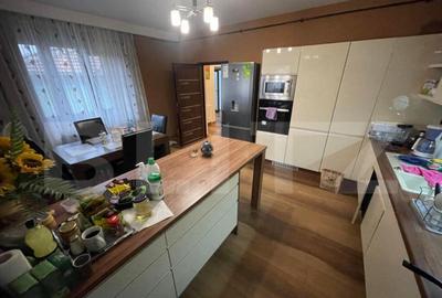 Casa 3 dormitoare, 200 mp, zona Semicentral - 3