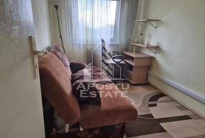 Apartament cu 3 camere decomandat în Lipovei
