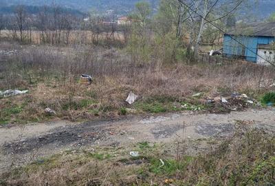 Teren de 5800 mp, în Gura Văii - 1
