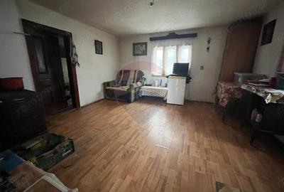 Casă cu Teren 3808 Mp în Fundata - 2