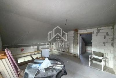 Casă cu 5 camere cu Teren 1800 Mp în Stremț - 9