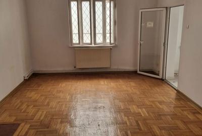 Casă cu 5 camere cu Teren 334 Mp în Calea București - 9