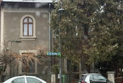 Apartament cu 3 camere decomandat, mobilat în Victoriei