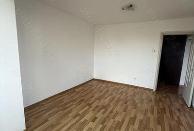 Apartament cu 3 camere decomandat în Soarelui