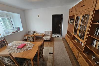 Apartament cu 3 camere semidecomandat în Micro III - 22