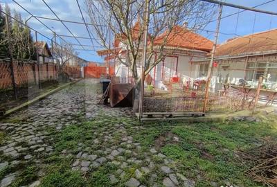 Casă cu 3 camere cu Teren 900 Mp în Central - 2