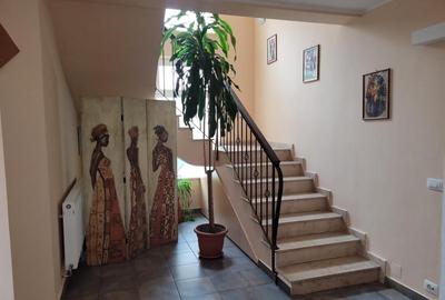 Vila  5 camere  , in Ploiesti, zona 8 Martie. - 9