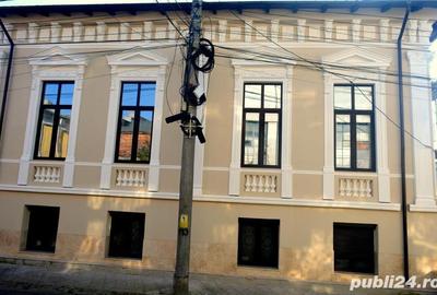 Casă cu 12 camere cu Teren 550 Mp în Central - 2