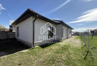Casă cu Teren 433 Mp în Teiu - 1