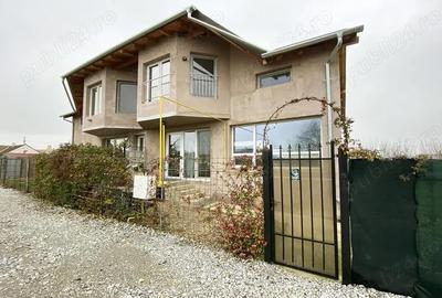 Casă cu 6 camere cu Teren 547 Mp în Episcopia Bihorului - 1