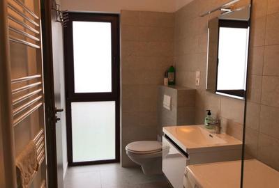 Casă cu 4 camere cu Teren 400 Mp în Central - 1