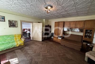 Casa de vanzare cu gradina si curte prima afisare zona Terezian Sibiu - 2