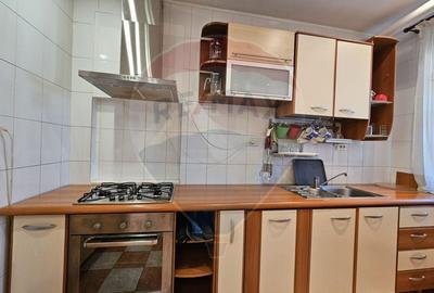 Casa / Vila cu 6 camere de vanzare - CORNU - 27