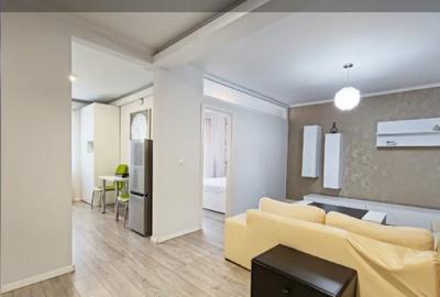 Apartament cu 3 camere semidecomandat, mobilat în Între Lacuri