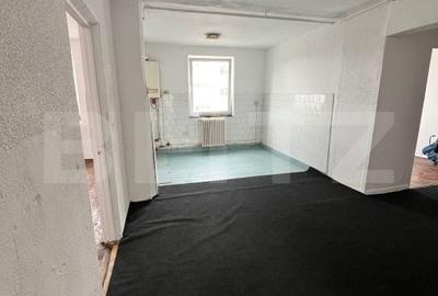 Apartament cu 4 camere decomandat în Central