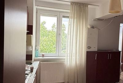 Apartament cu 3 camere decomandat în Caracal - 1