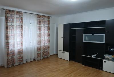 Ofer spre inchiriere apartament la vila