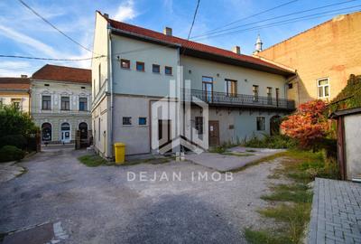 Apartament cu 8 camere în Central - 47