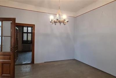 CASA IN ARADUL NOU CU TEREN
