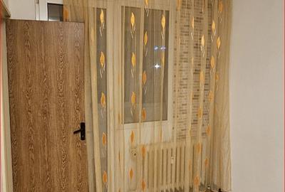 Garsonieră decomandată în Titan