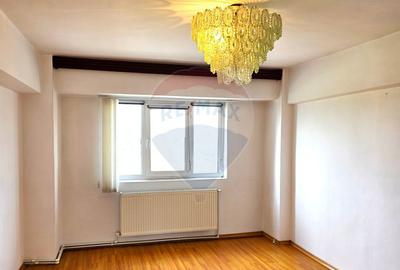 Apartament cu 3 camere decomandat, mobilat în Pod - 2