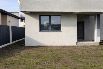 Casă cu 4 camere cu Teren 400 Mp în Central