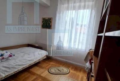 Apartament cu 4 camere decomandat în 15 Noiembrie - 2