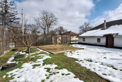 Casă cu 3 camere cu Teren 2420 Mp în Central - 2