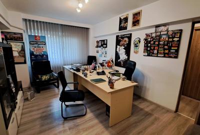 Apartament cu 2 camere semidecomandat, mobilat în Tei