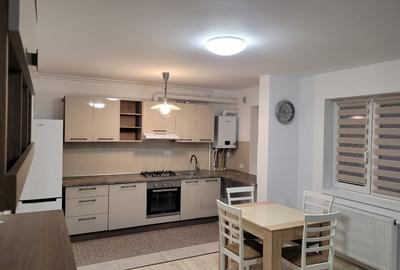 Apartament cu 2 camere decomandat în Tractorul - 4