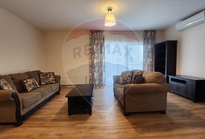 Apartament cu 4 camere decomandat, mobilat în Central