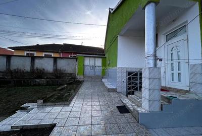 Casă cu Teren 600 Mp în Central - 2
