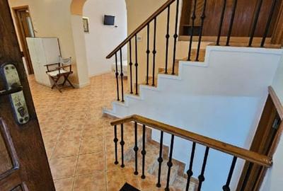 Casă individuală cu 12 camere cu Canalizare în Ultracentral - 6