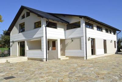 Calinesti - Gorganu, casa cu 2 intrari, teren 2496 mp