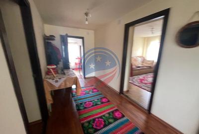 Casă cu 4 camere cu Teren 3500 Mp în Central - 3