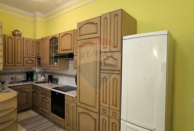 Apartament cu 3 camere semidecomandat în Central - 16