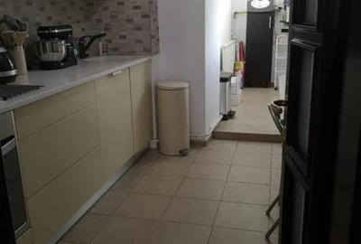 Apartament 4 camere, decomandat, etajul 2/8, zona Cug