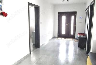 Casă cu Teren 2100 Mp în Central - 3