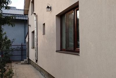 Casă cu Teren 481 Mp în Preajba