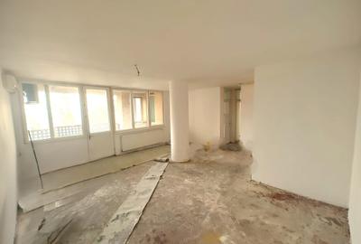 Apartament cu 3 camere decomandat în 13 Decembrie - 16
