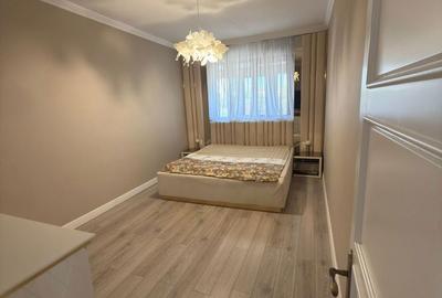 Apartament cu 4 camere decomandat în CET - 9