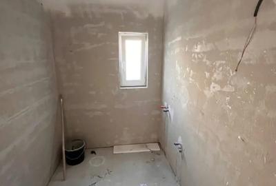 Ap de vanzare cu 2 camere ?i gradina nou finisat in Flore?ti zona Tau?iului parcare - 1