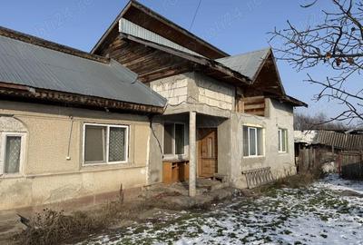 Casă cu 2 camere cu Teren 3700 Mp în Gămănești - 6